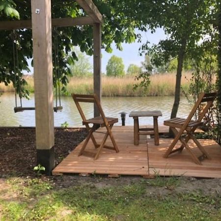 Gezellige Pipo Met Grote Schommel Aan Het Water Medemblik Exterior foto