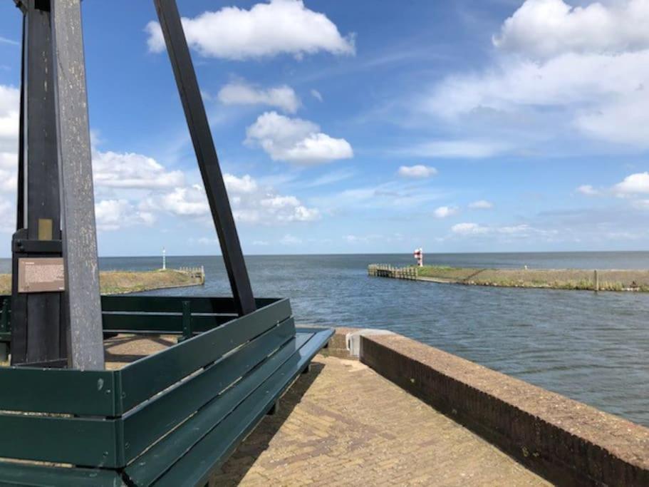 Gezellige Pipo Met Grote Schommel Aan Het Water Medemblik Exterior foto