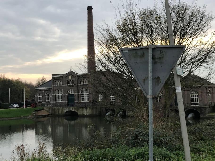 Gezellige Pipo Met Grote Schommel Aan Het Water Medemblik Exterior foto