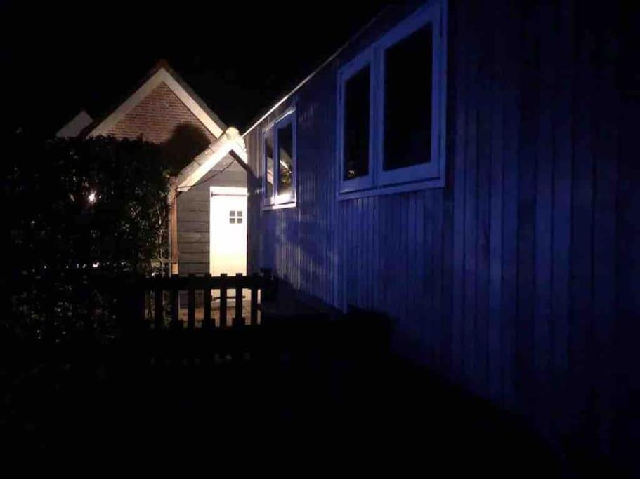 Gezellige Pipo Met Grote Schommel Aan Het Water Medemblik Exterior foto
