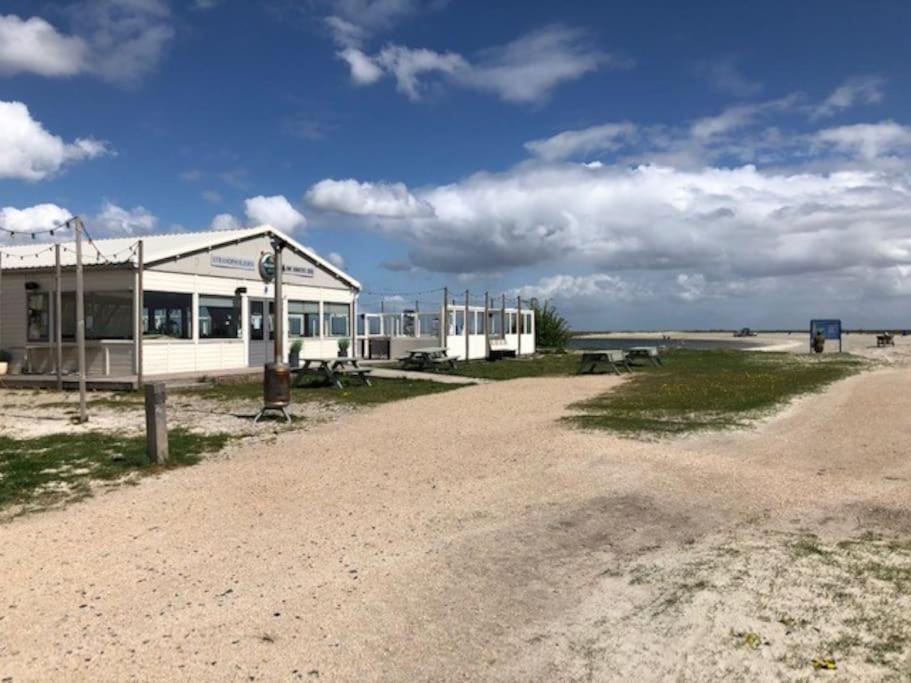 Gezellige Pipo Met Grote Schommel Aan Het Water Medemblik Exterior foto